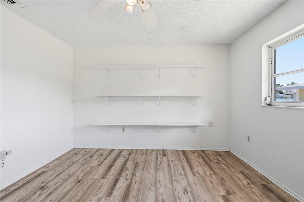 Activo con contrato: $395,000 (3 camas, 2 baños, 1844 Pies cuadrados)