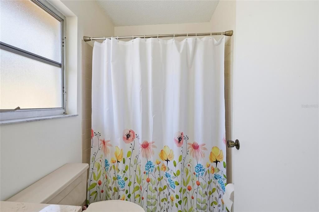Activo con contrato: $395,000 (3 camas, 2 baños, 1844 Pies cuadrados)
