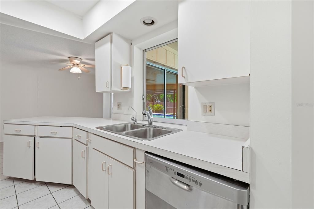 Activo con contrato: $395,000 (3 camas, 2 baños, 1844 Pies cuadrados)
