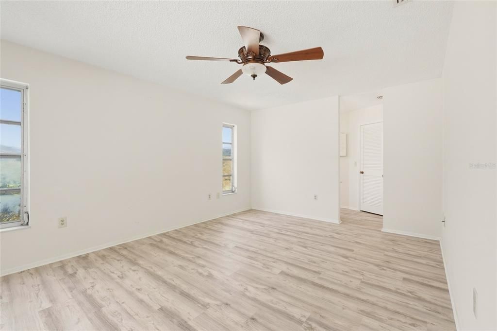 Activo con contrato: $395,000 (3 camas, 2 baños, 1844 Pies cuadrados)