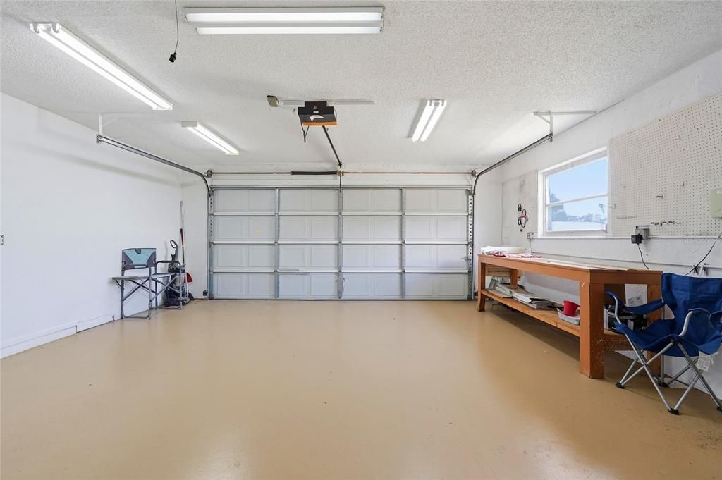 Activo con contrato: $395,000 (3 camas, 2 baños, 1844 Pies cuadrados)
