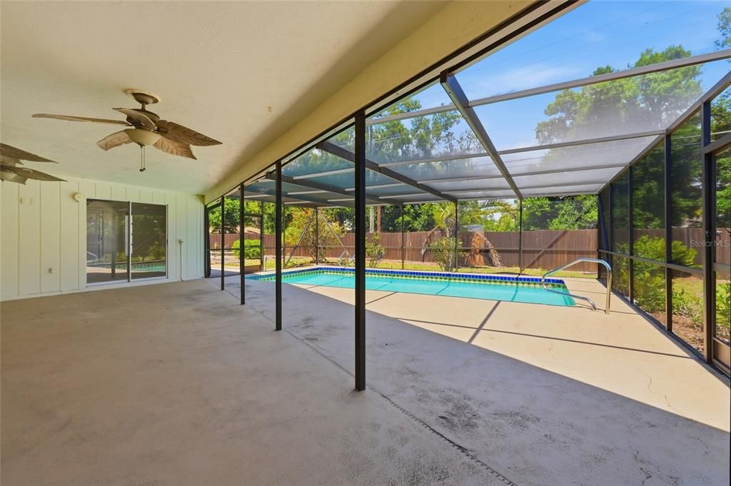 Activo con contrato: $395,000 (3 camas, 2 baños, 1844 Pies cuadrados)