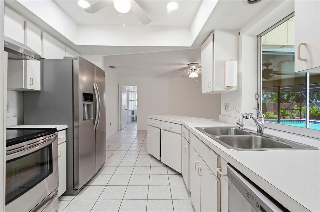 Activo con contrato: $395,000 (3 camas, 2 baños, 1844 Pies cuadrados)