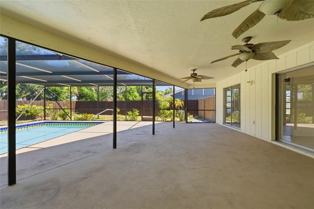 Activo con contrato: $395,000 (3 camas, 2 baños, 1844 Pies cuadrados)
