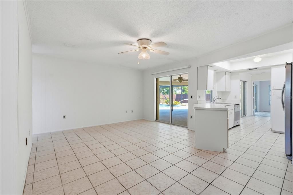 Activo con contrato: $395,000 (3 camas, 2 baños, 1844 Pies cuadrados)