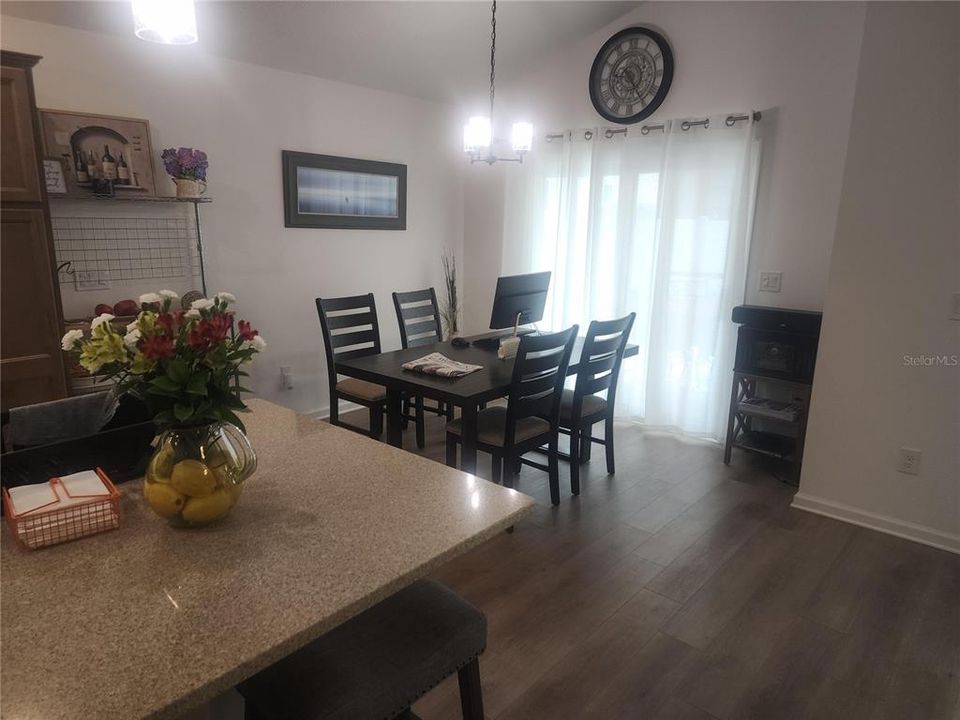 На продажу: $489,000 (4 спален, 2 ванн, 2061 Квадратных фут)