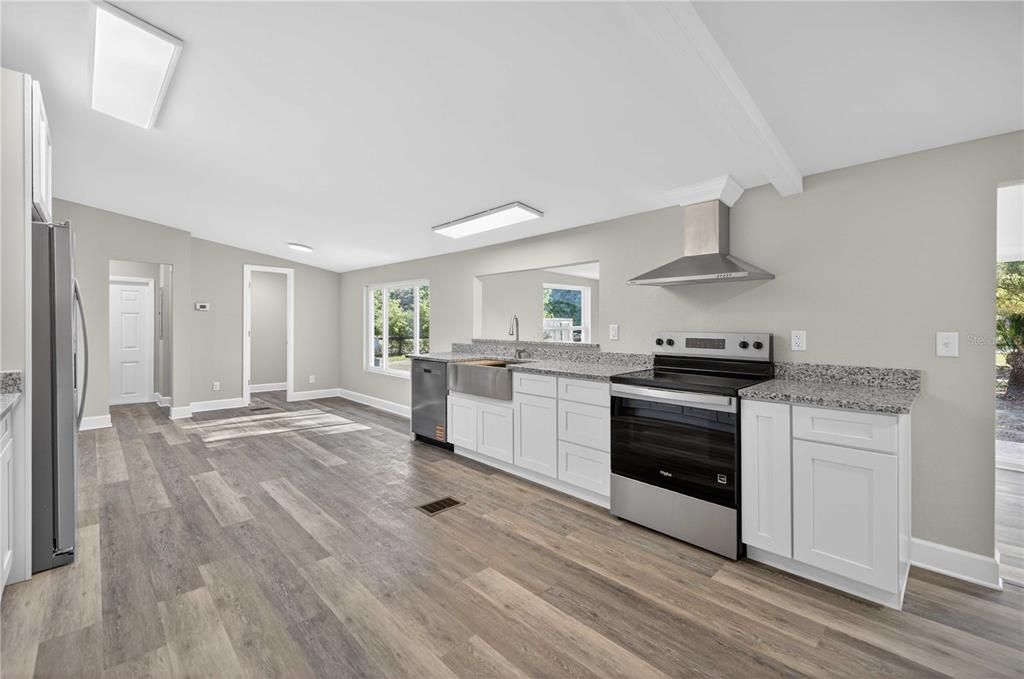For Sale: $399,900 (3 beds, 2 baths, 1915 Square Feet)