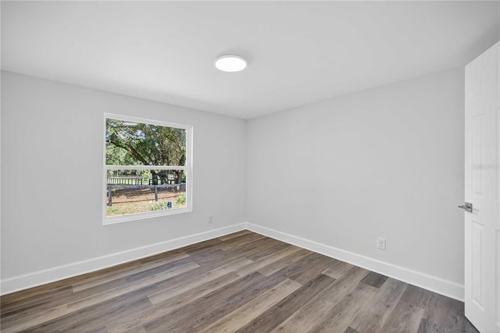 For Sale: $399,900 (3 beds, 2 baths, 1915 Square Feet)