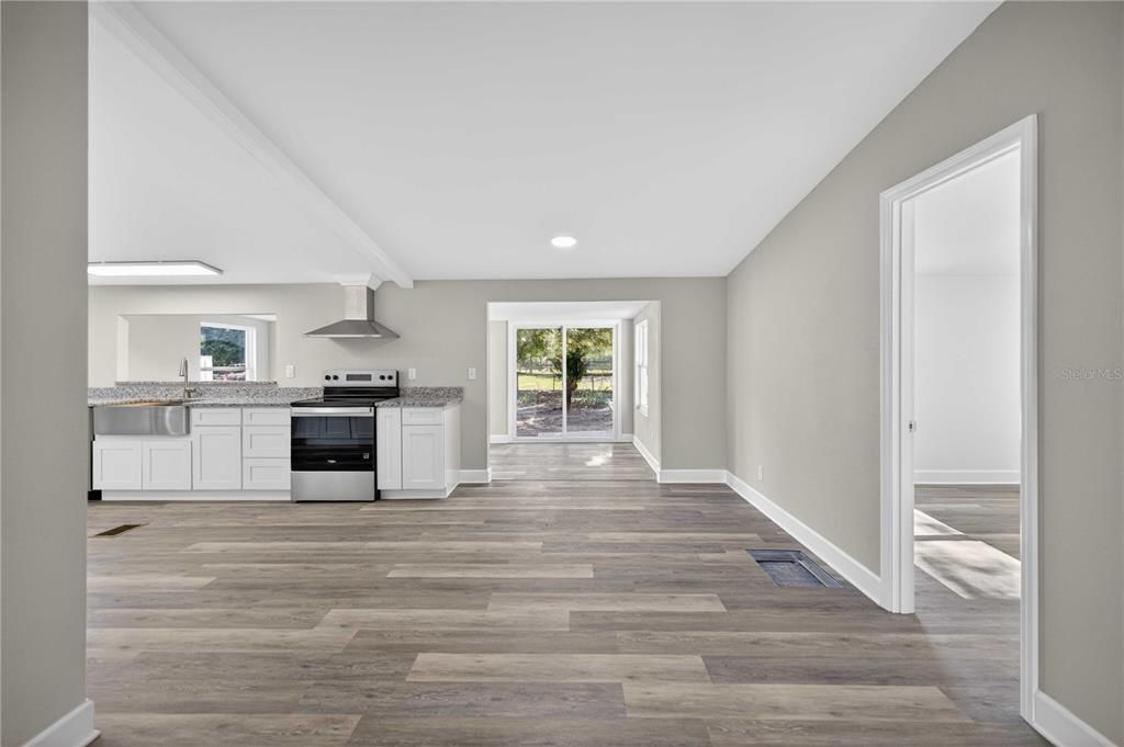 For Sale: $399,900 (3 beds, 2 baths, 1915 Square Feet)