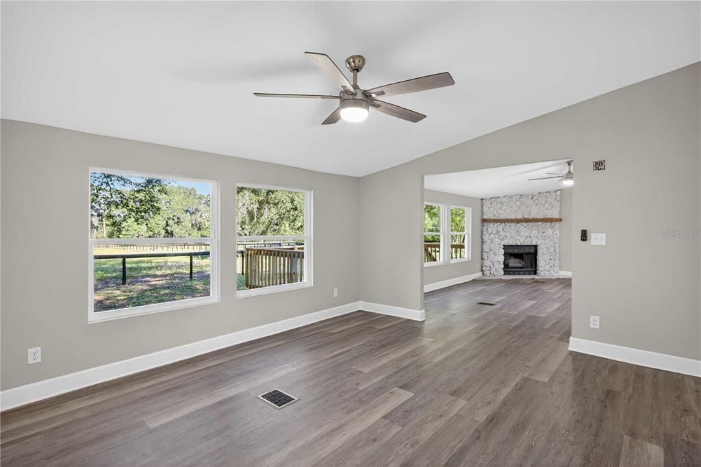 For Sale: $399,900 (3 beds, 2 baths, 1915 Square Feet)