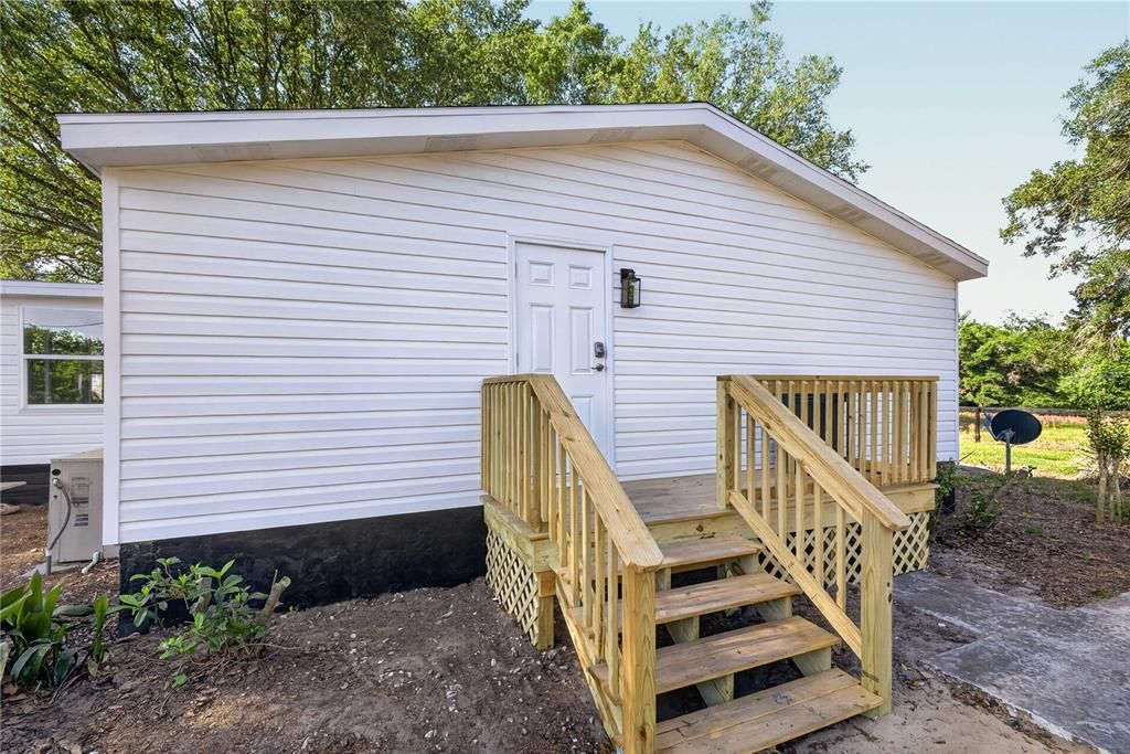 For Sale: $399,900 (3 beds, 2 baths, 1915 Square Feet)