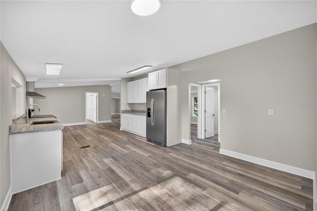 For Sale: $399,900 (3 beds, 2 baths, 1915 Square Feet)