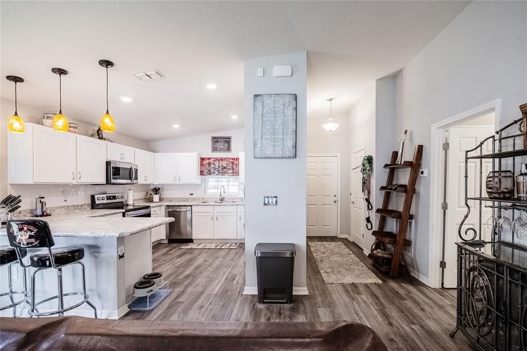 Activo con contrato: $290,000 (3 camas, 2 baños, 1435 Pies cuadrados)