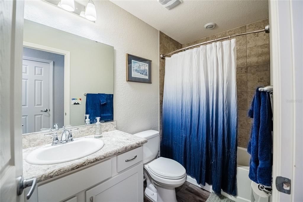 Activo con contrato: $290,000 (3 camas, 2 baños, 1435 Pies cuadrados)