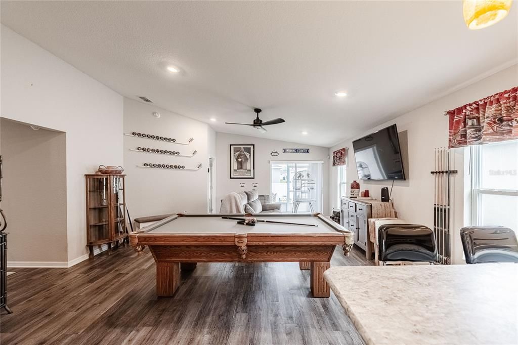 Activo con contrato: $290,000 (3 camas, 2 baños, 1435 Pies cuadrados)