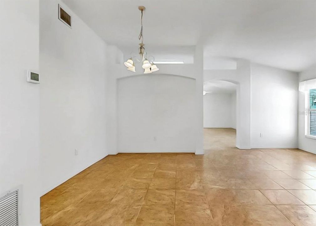 Под контрактом: $432,900 (3 спален, 2 ванн, 1819 Квадратных фут)
