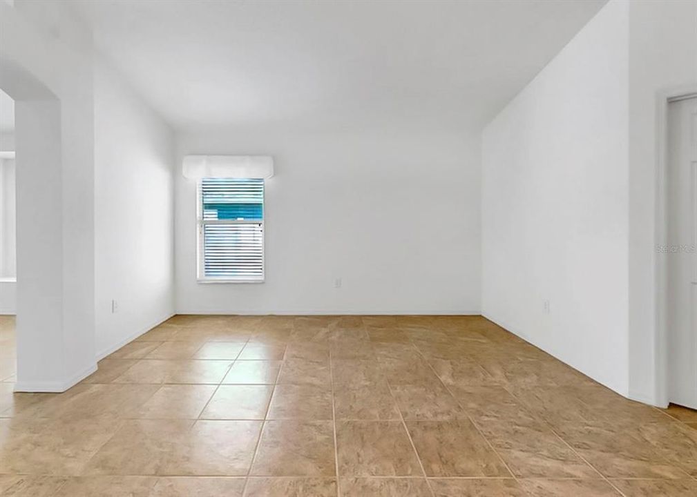 Под контрактом: $432,900 (3 спален, 2 ванн, 1819 Квадратных фут)