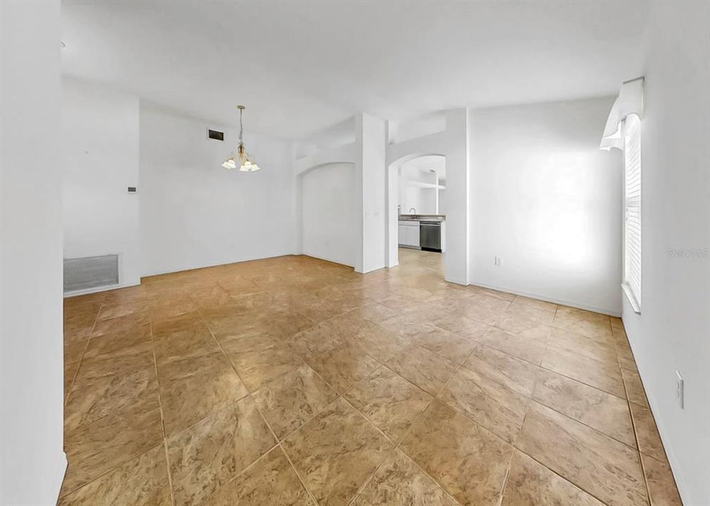Под контрактом: $432,900 (3 спален, 2 ванн, 1819 Квадратных фут)
