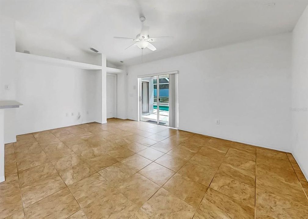 Под контрактом: $432,900 (3 спален, 2 ванн, 1819 Квадратных фут)