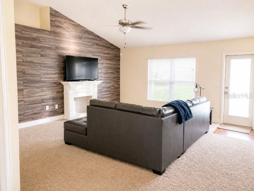 For Sale: $369,900 (4 beds, 2 baths, 1755 Square Feet)