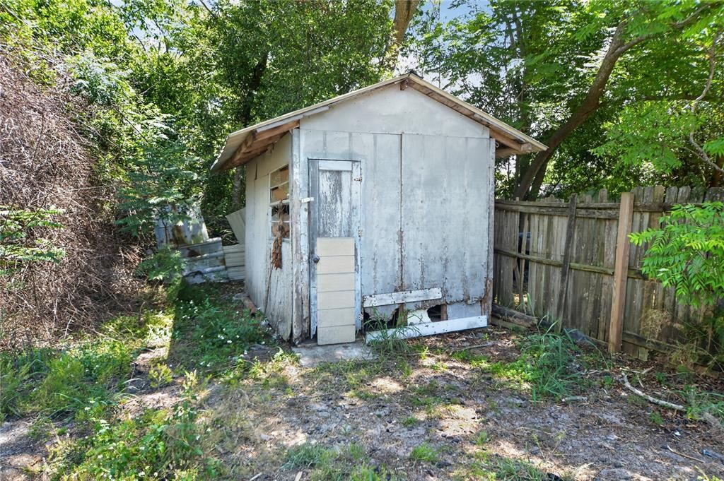 Activo con contrato: $219,000 (3 camas, 1 baños, 1327 Pies cuadrados)