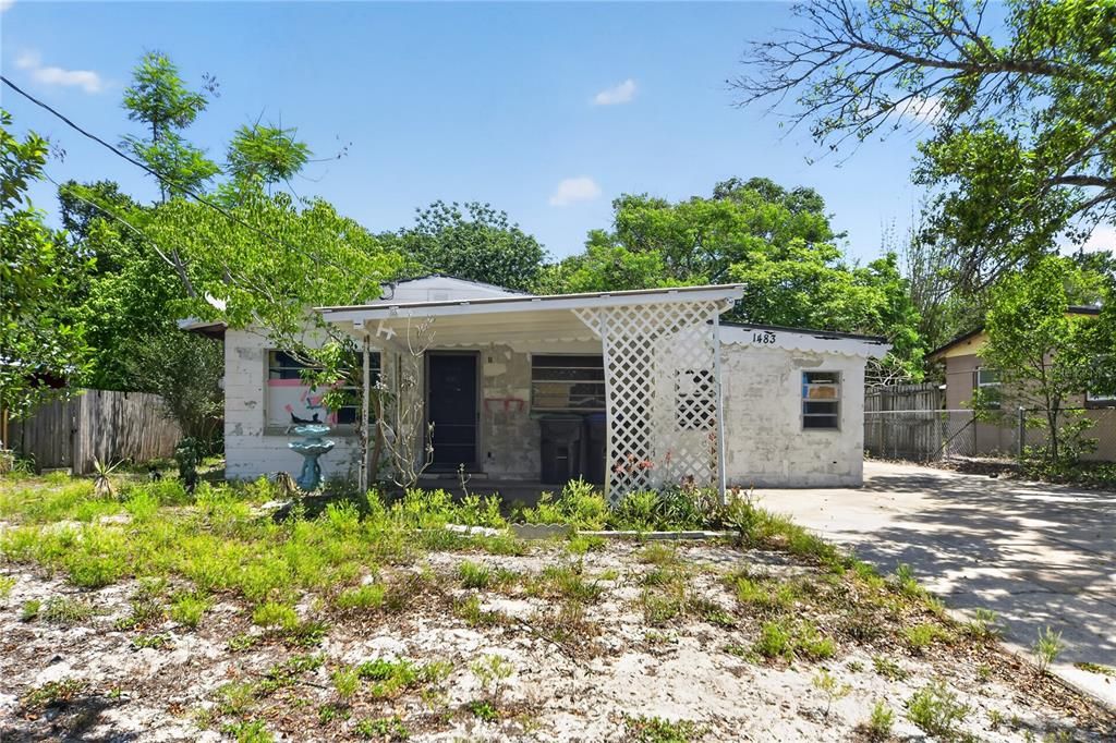 Activo con contrato: $219,000 (3 camas, 1 baños, 1327 Pies cuadrados)