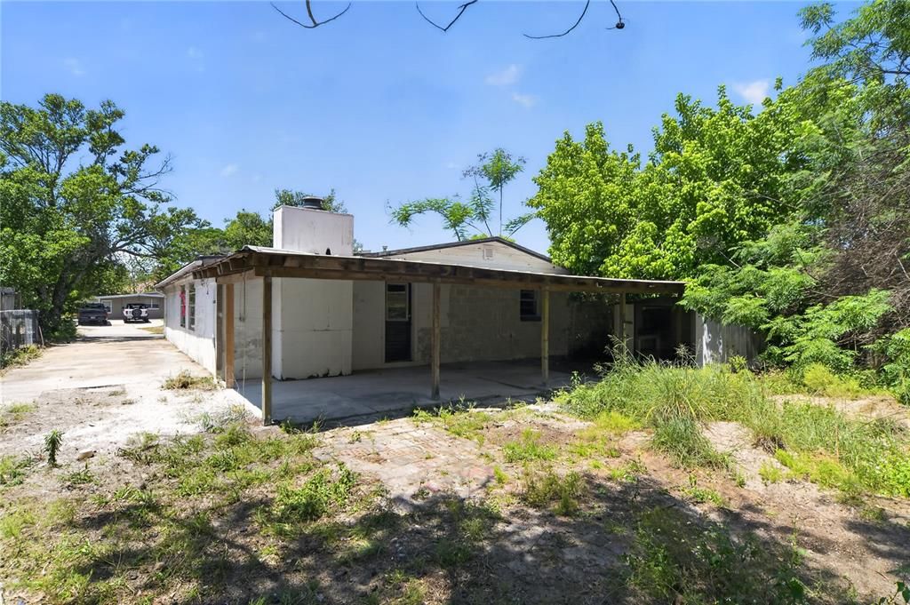 Activo con contrato: $219,000 (3 camas, 1 baños, 1327 Pies cuadrados)