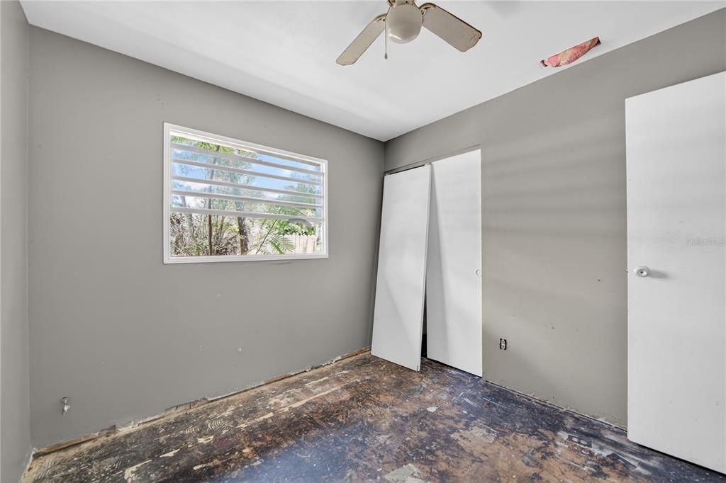Activo con contrato: $219,000 (3 camas, 1 baños, 1327 Pies cuadrados)