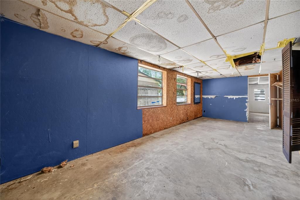 Activo con contrato: $219,000 (3 camas, 1 baños, 1327 Pies cuadrados)