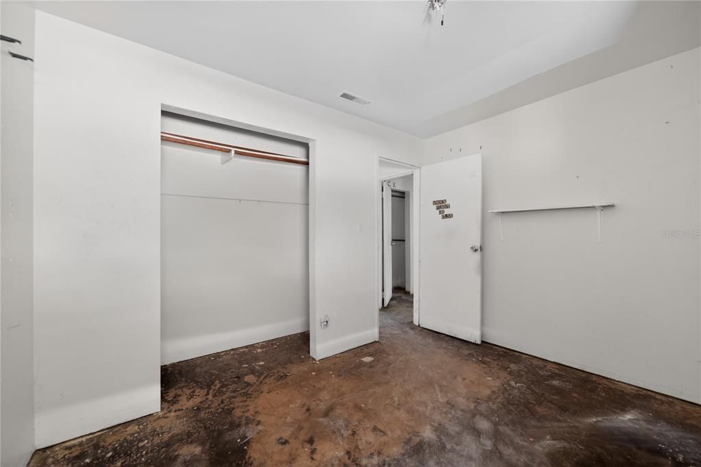 Activo con contrato: $219,000 (3 camas, 1 baños, 1327 Pies cuadrados)