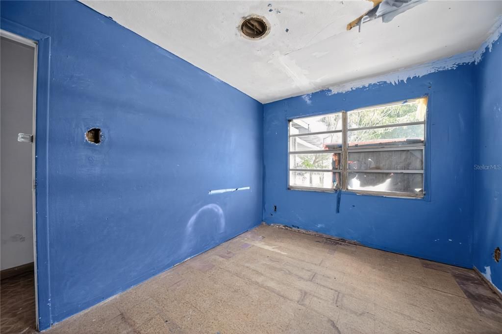 Activo con contrato: $219,000 (3 camas, 1 baños, 1327 Pies cuadrados)