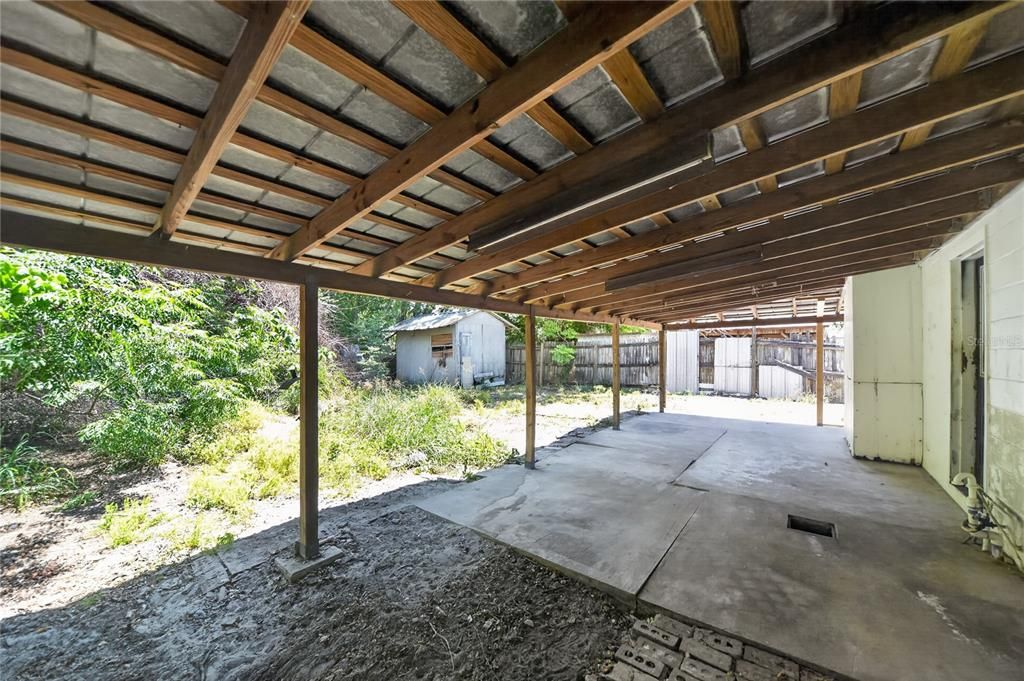 Activo con contrato: $219,000 (3 camas, 1 baños, 1327 Pies cuadrados)