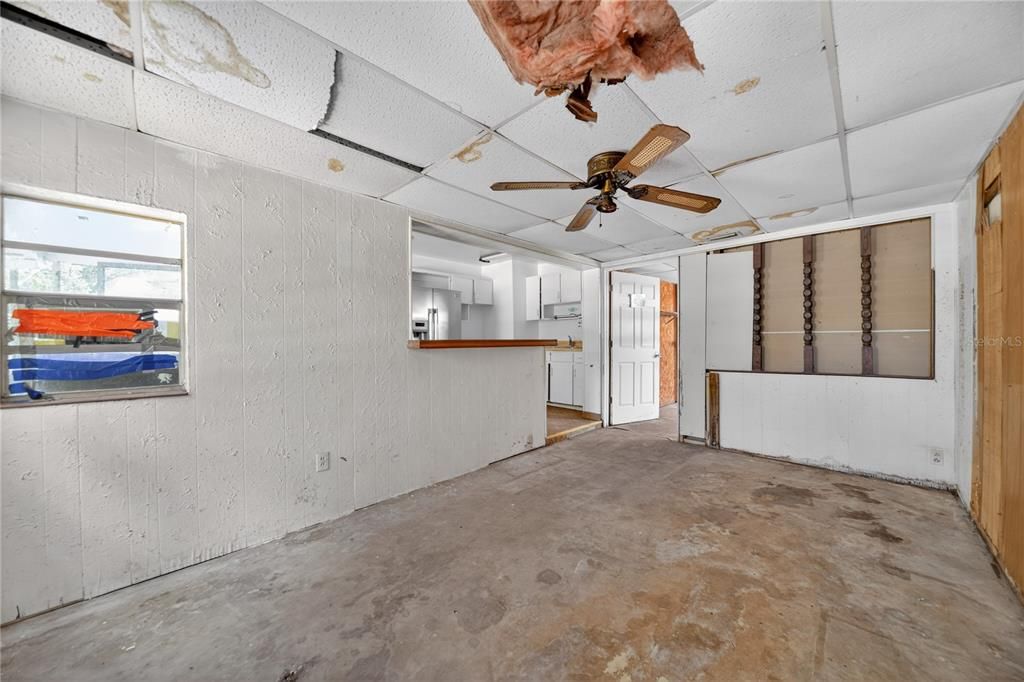 Activo con contrato: $219,000 (3 camas, 1 baños, 1327 Pies cuadrados)