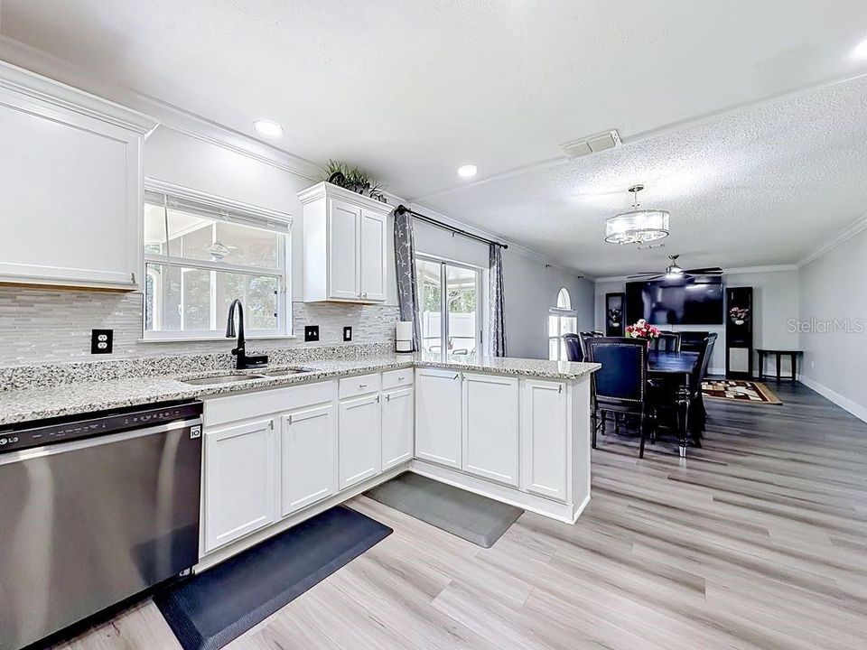 Activo con contrato: $415,000 (4 camas, 3 baños, 2804 Pies cuadrados)