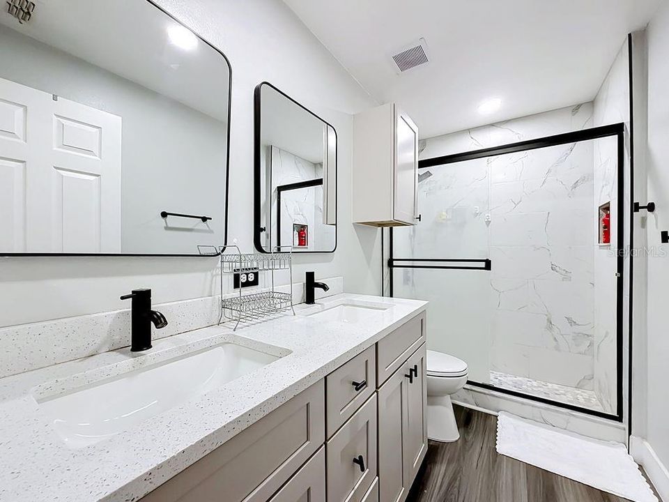 Activo con contrato: $415,000 (4 camas, 3 baños, 2804 Pies cuadrados)