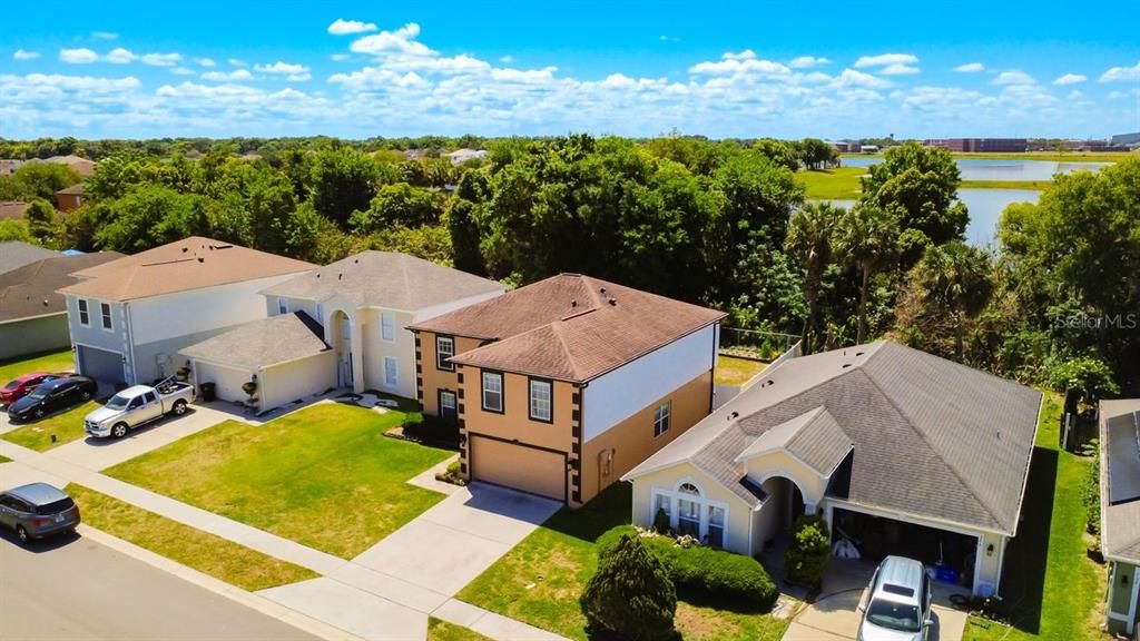 Activo con contrato: $415,000 (4 camas, 3 baños, 2804 Pies cuadrados)