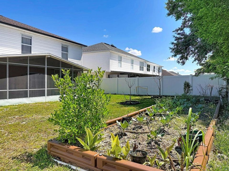 Activo con contrato: $415,000 (4 camas, 3 baños, 2804 Pies cuadrados)
