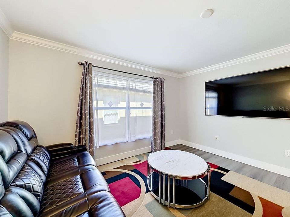 Activo con contrato: $415,000 (4 camas, 3 baños, 2804 Pies cuadrados)