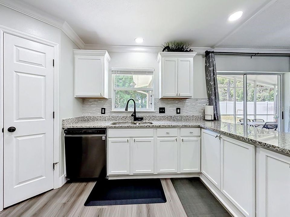 Activo con contrato: $415,000 (4 camas, 3 baños, 2804 Pies cuadrados)