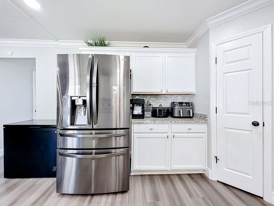 Activo con contrato: $415,000 (4 camas, 3 baños, 2804 Pies cuadrados)