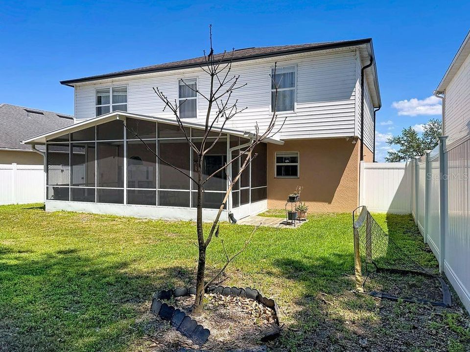 Activo con contrato: $415,000 (4 camas, 3 baños, 2804 Pies cuadrados)