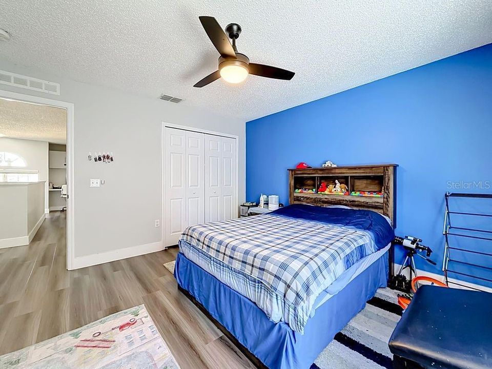 Activo con contrato: $415,000 (4 camas, 3 baños, 2804 Pies cuadrados)