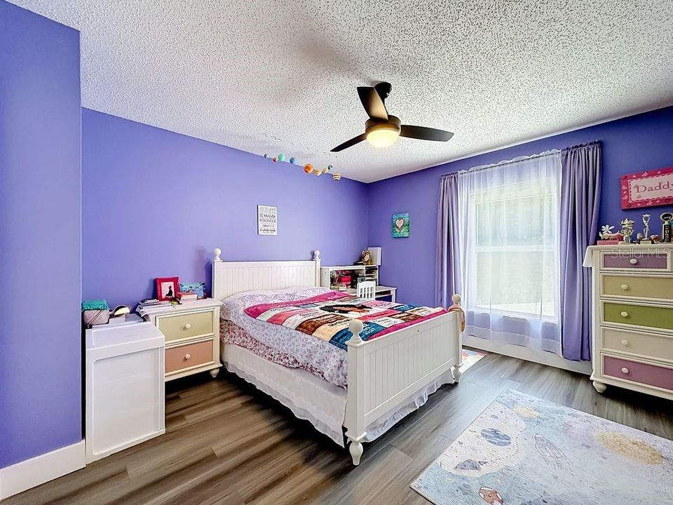 Activo con contrato: $415,000 (4 camas, 3 baños, 2804 Pies cuadrados)