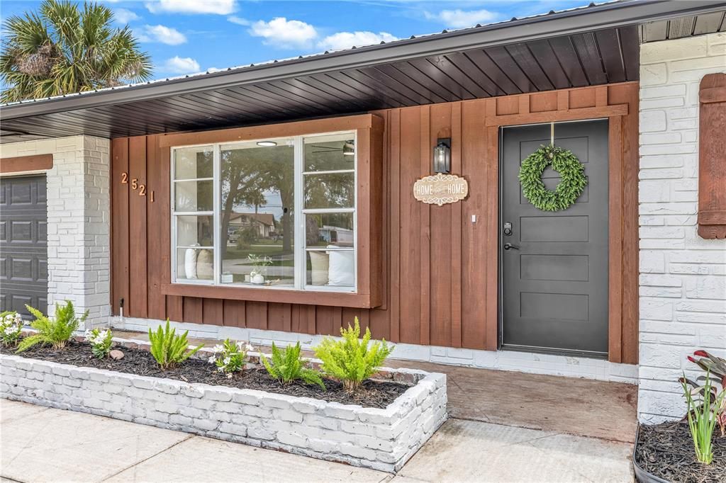 Active With Contract: $380,000 (2 beds, 2 baths, 1583 Square Feet)
