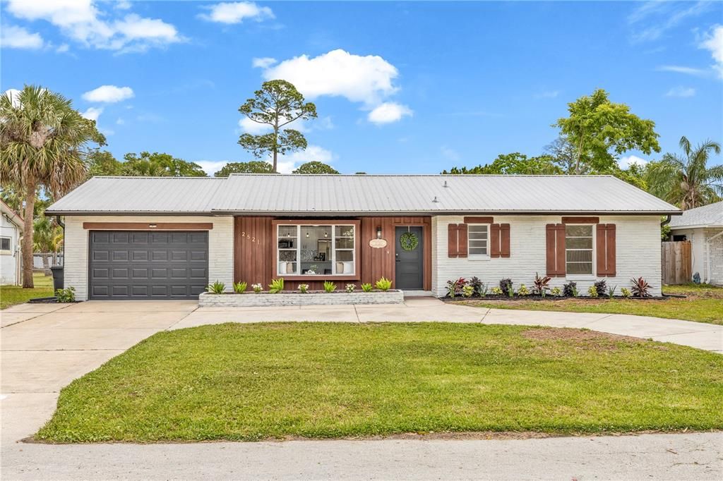 Active With Contract: $380,000 (2 beds, 2 baths, 1583 Square Feet)