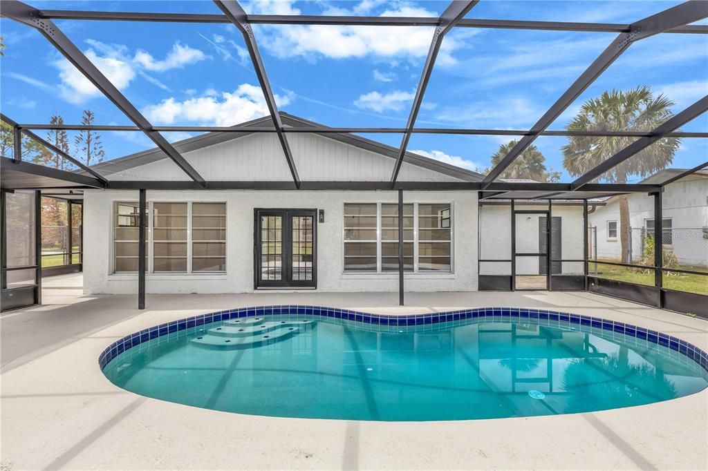 Active With Contract: $380,000 (2 beds, 2 baths, 1583 Square Feet)