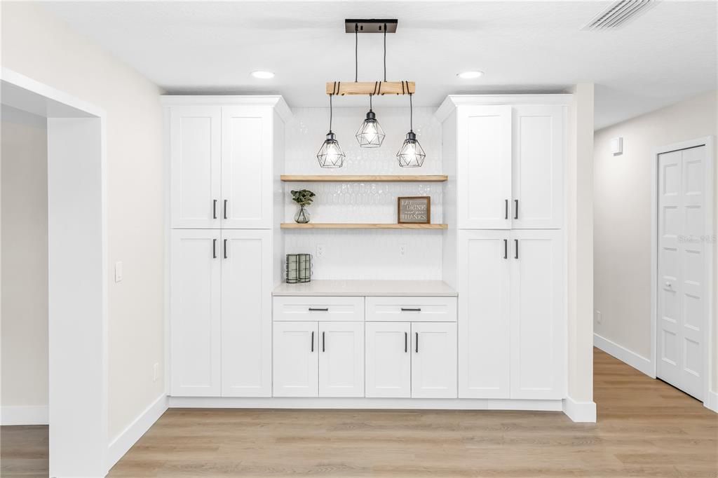 Active With Contract: $380,000 (2 beds, 2 baths, 1583 Square Feet)