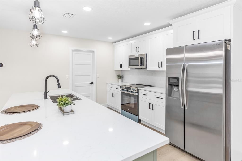 Active With Contract: $380,000 (2 beds, 2 baths, 1583 Square Feet)