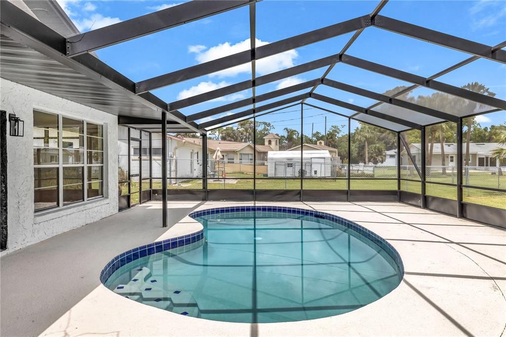 Active With Contract: $380,000 (2 beds, 2 baths, 1583 Square Feet)