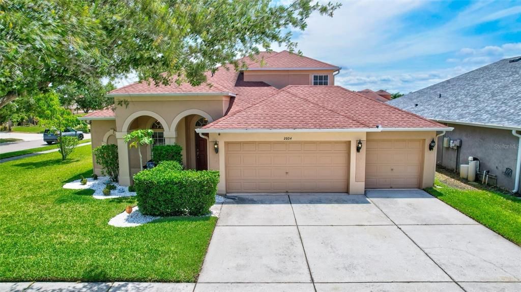 Vendido Recientemente: $375,000 (5 camas, 3 baños, 2290 Pies cuadrados)